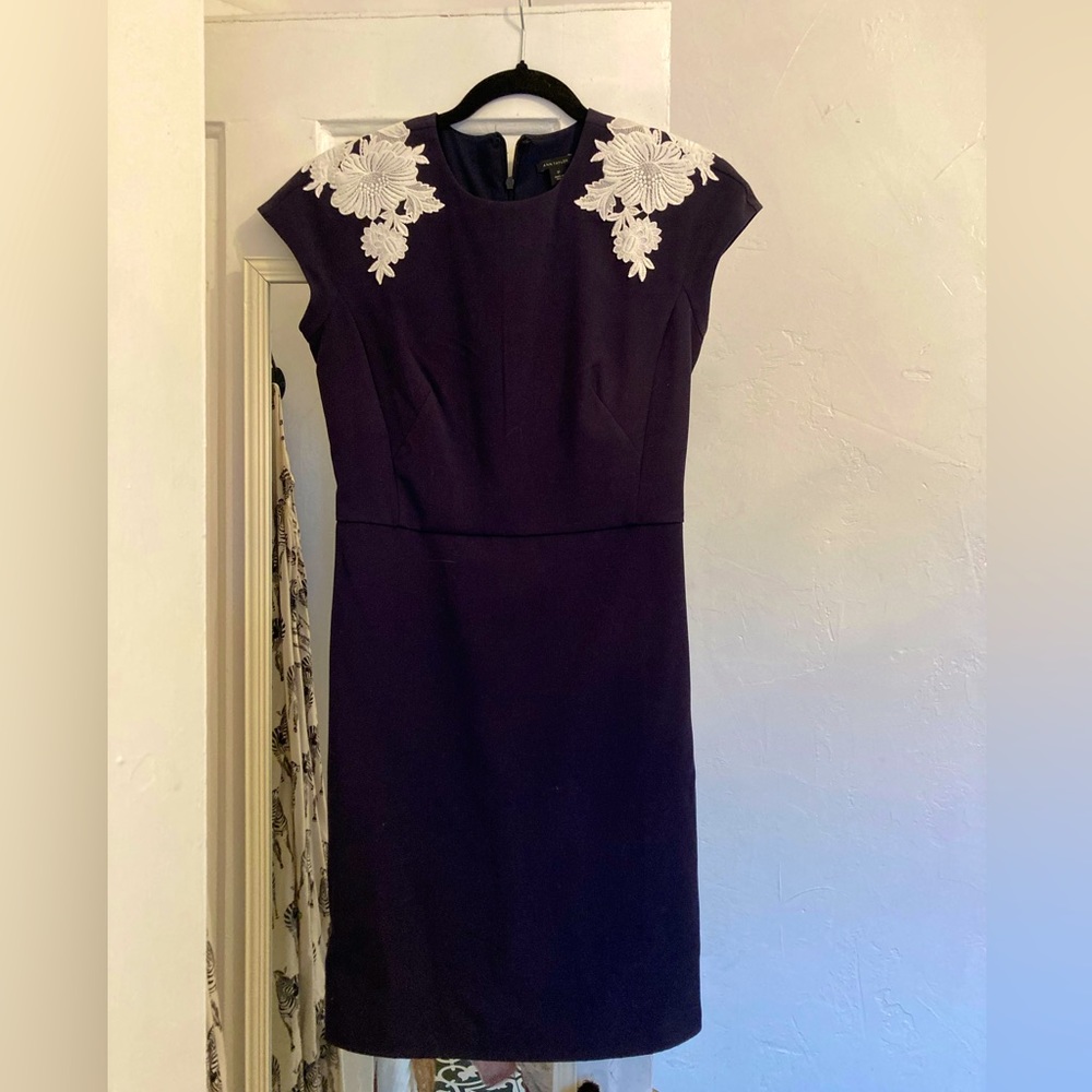 Ann Taylor XS petite sheath dress navy blue white lace trim